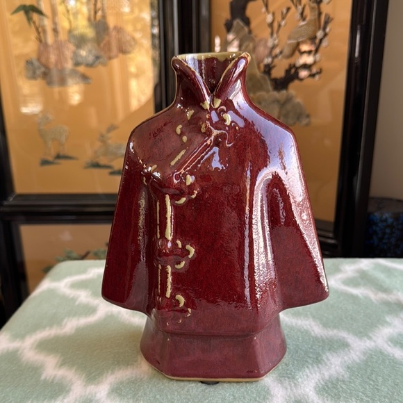 Vintage Asian kimono Burgundy Ceramic Vase - Picture 2 of 10